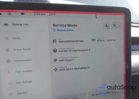 2025 Tesla Model Y z USA, uszkodzony, nr VIN 7SAYGDEE2SF287262